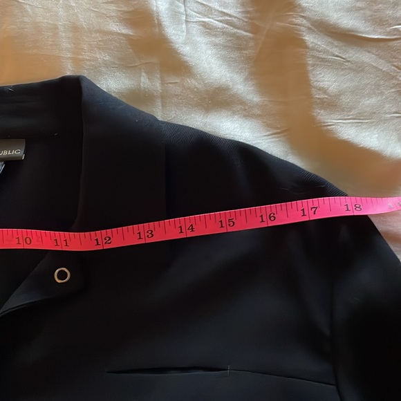 Banana Republic: Wool Top w/snap button closure - Picture 9 of 12